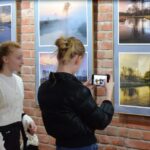 Otwarcie wystawy fotograficznej Ryszarda Sakowskiego w MBP w Węgrowie, 23.04.2022 r.
