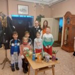 Warsztaty "Słoikowe lampiony" w MBP w Węgrowie, 18.12.2022 r.