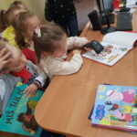 Wizyta przedszkolaków w MBP w Węgrowie, 30.05.2023 r.