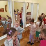 Wizyta przedszkolaków w MBP w Węgrowie, 30.05.2023 r.