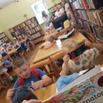 Wizyta przedszkolaków, MBP w Węgrowie, 18.07.2023 r.