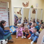 Wizyta przedszkolaków w MBP w Węgrowie, 7.05.2024 r.